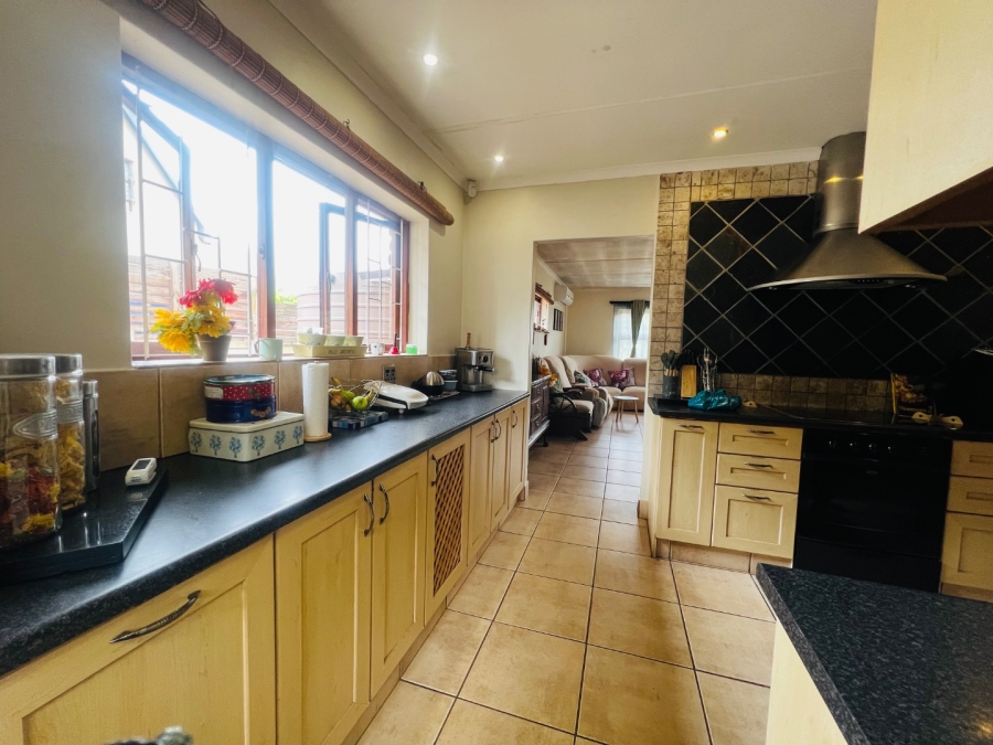 4 Bedroom Property for Sale in Twee Rivieren Western Cape